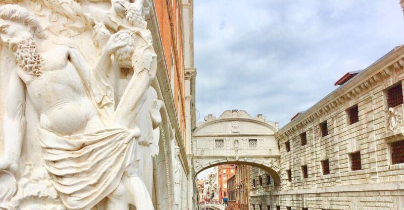 Venice: Historical Walking Tour and Doges Palace - Doges Palace Visit