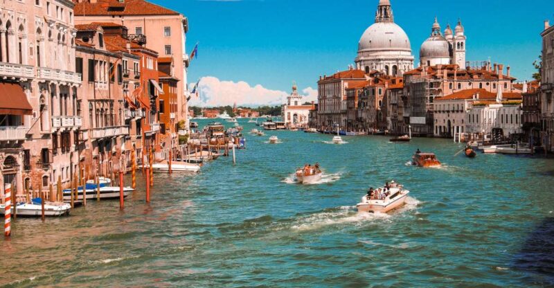 Venice: Insta-Perfect Walk With a Local - Key Points
