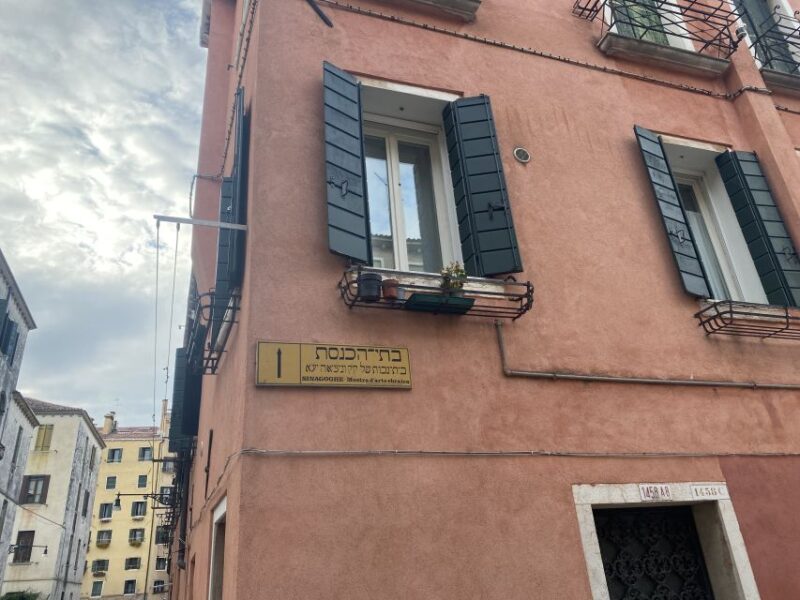 Venice: Jewish Ghetto and Cannaregio Food and Wine Tour - Enjoy Jewish-Venetian Dishes