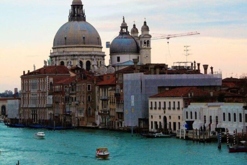 Venice: Must-See Attractions Walking Tour - Exploring Charming Streets