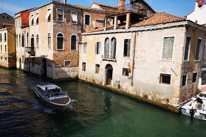 Venice: Mysterious Tales of Ghosts and Murders - Dark Alleys and Chilling Encounters