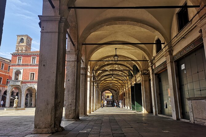 Venice: Mysterious Tales of Ghosts and Murders - Unraveling Venices Macabre History