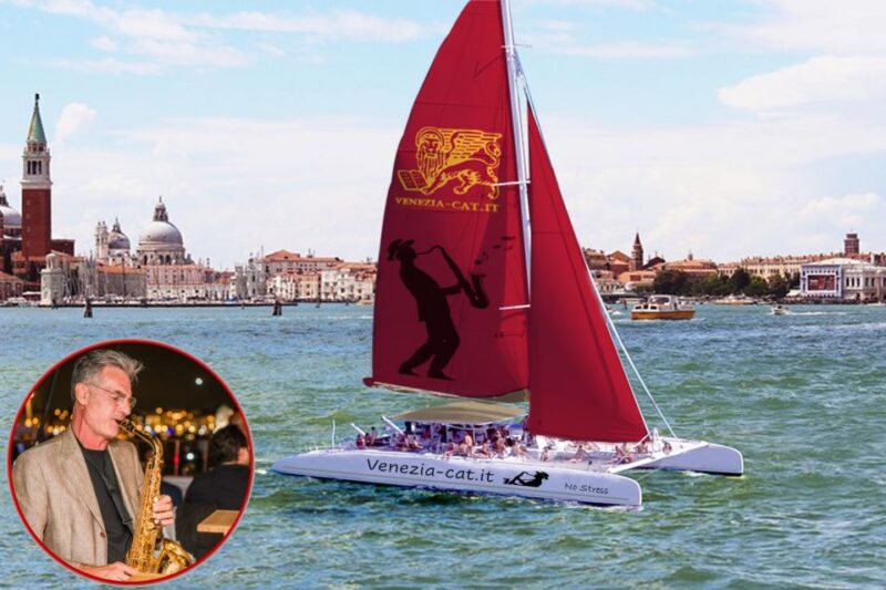 Venice: Night Catamaran Cruise of the Lagoon - Onboard Amenities and Services