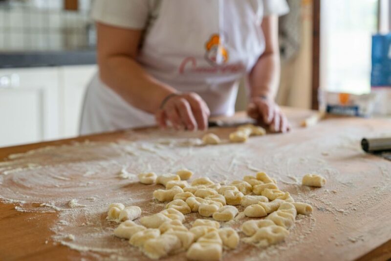 Venice: Pasta and Tiramisu Class at a Locals Home With Wine - Key Points