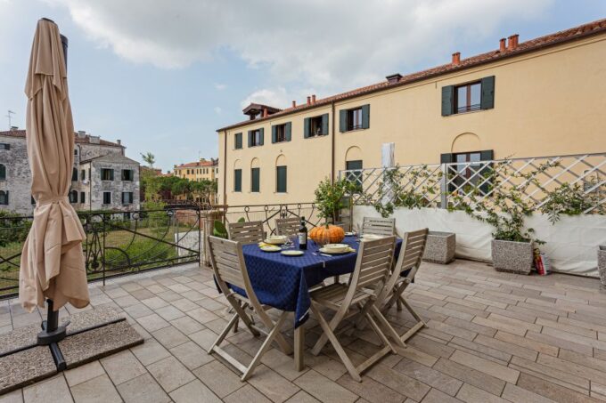 Venice: Pasta and Tiramisu Class at a Locals Home With Wine - Booking and Feedback