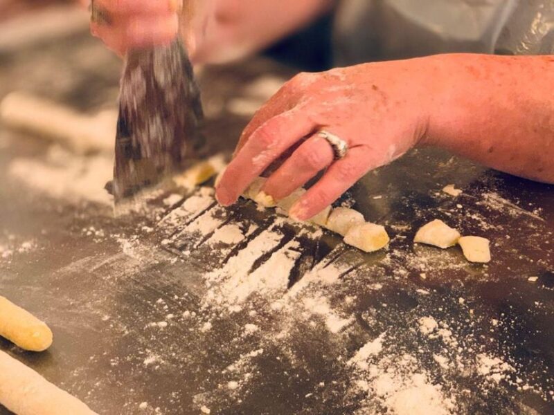 Venice: Pasta and Tiramisu Cooking Class With Wine - Key Points