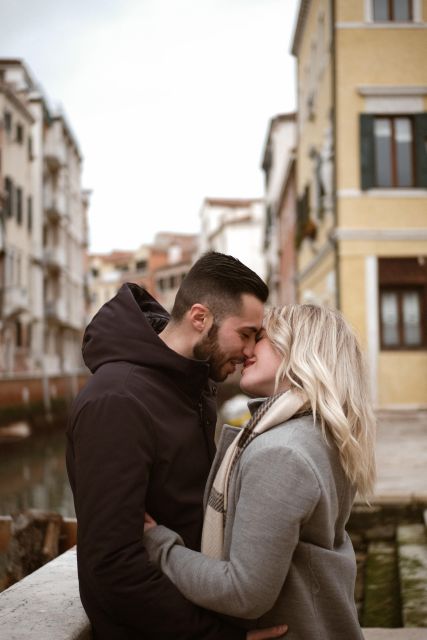 Venice: Photo Shoot in the Most Beautiful Place & Gondola - Gondola Ride