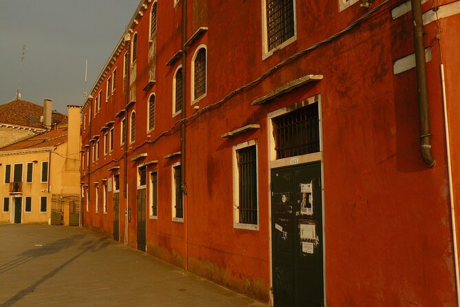 Venice Photography Walking Tour With Private Guide - Exploring Venices Streets