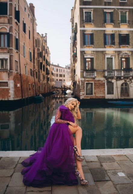 Venice: Photoshoot in Iconic Locations With Photographer - Wheelchair Accessibility