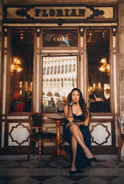 Venice: Photoshoot in Iconic Locations With Photographer - Meeting the Photographer