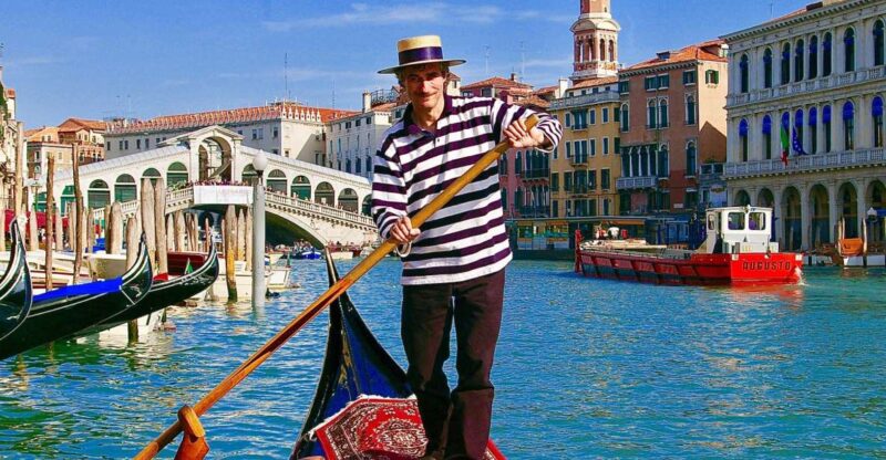 Venice: Private 1-Hour Gondola Tour - Inclusions and Exclusions
