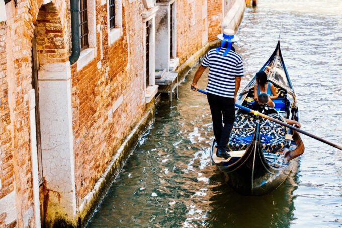 Venice: Private 1-Hour Gondola Tour - Meeting Point Location