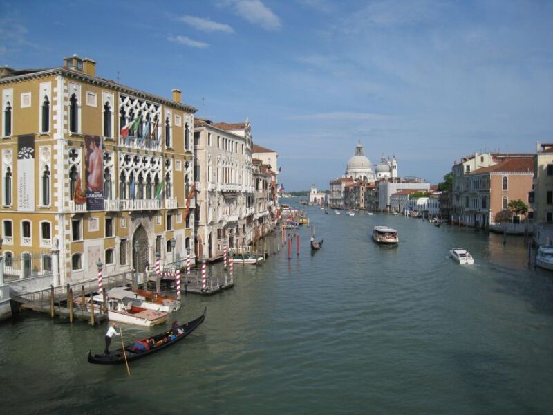 Venice: Private 2-Hour Walking Tour - Guidance and Accessibility