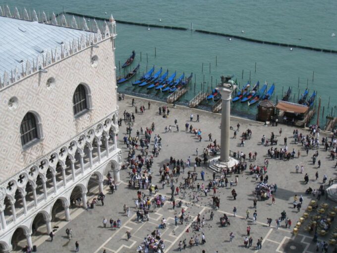 Venice: Private 2-Hour Walking Tour - Discovering Venetian Craft Traditions