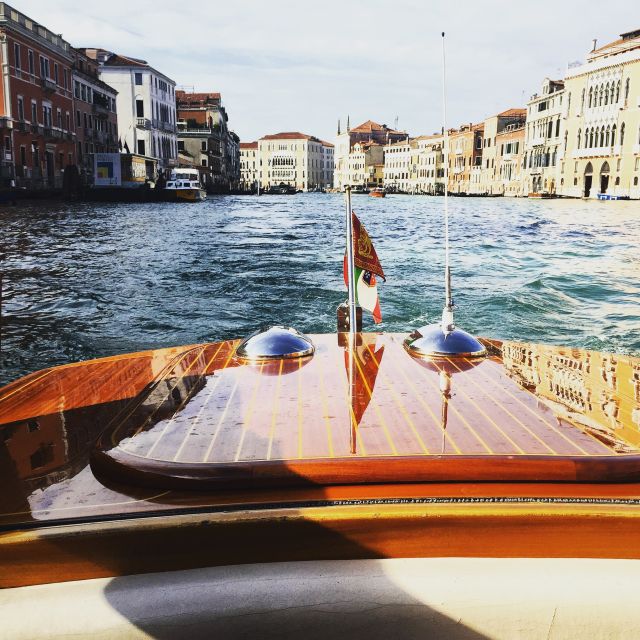 Venice: Private Transfer From Train Station by Water Taxi - Service Features