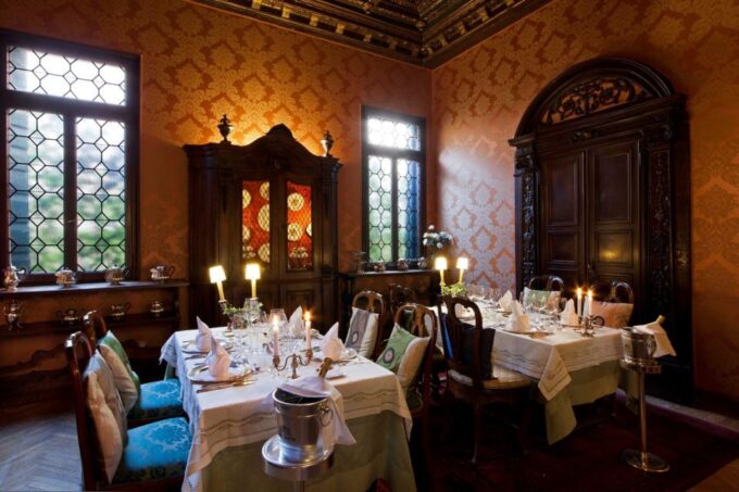 Venice: Romantic Palace Dinner and Private Gondola Ride - Dining in a Venetian Palace