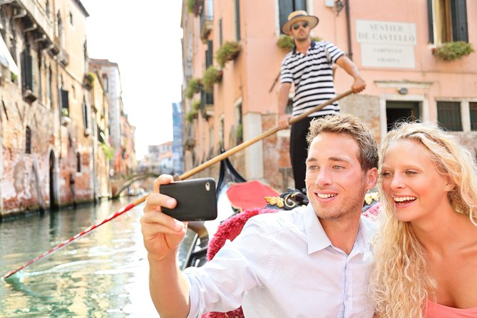 Venice: Romantic Private Gondola Ride on Grand Canal - Meeting Point Challenges