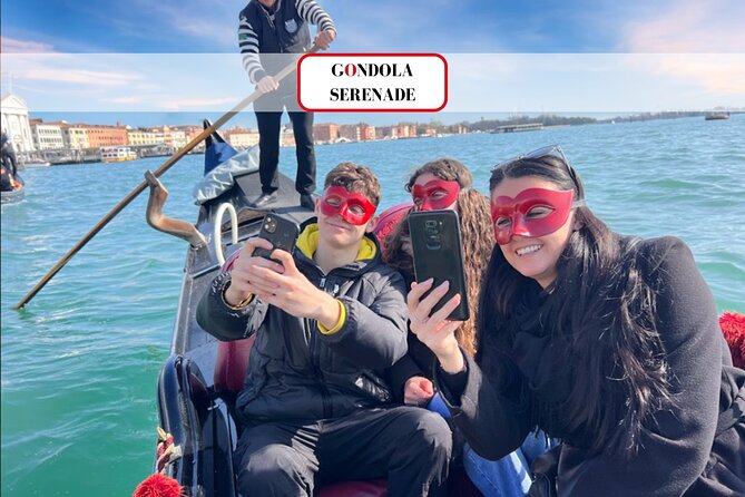 Venice: Romantic Sunset Gondola Ride - Gondola Capacity and Seating
