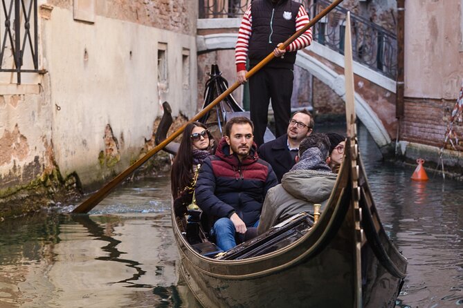 Venice: Romantic Sunset Gondola Ride - Musical Performance Details