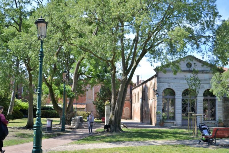 Venice: Secret City Gardens Walking Tour - Tour Inclusions
