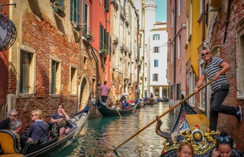 Venice: Shared Gondola Ride Through the Lagoon City - Participant Guidelines