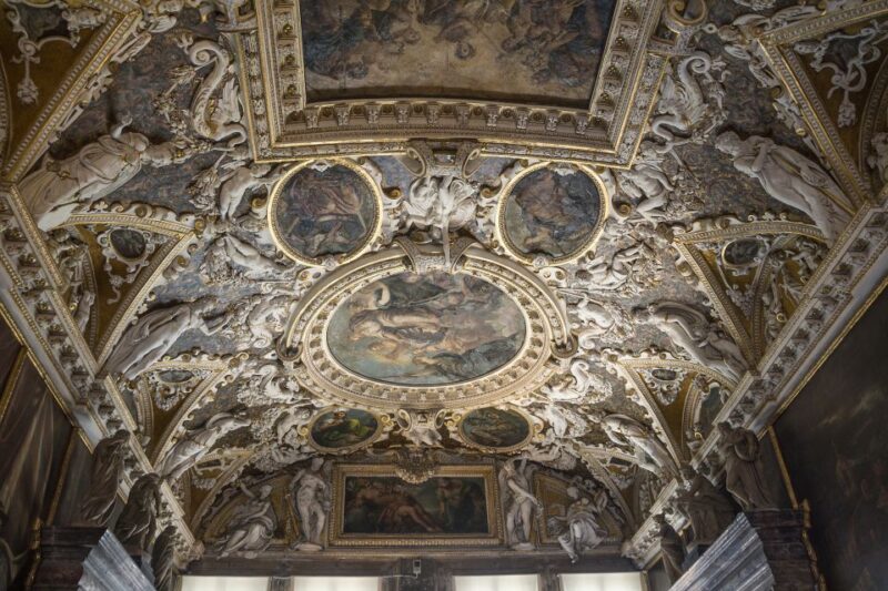 Venice: St. Marks Basilica, Doge Palace, and Gondola Ride - Meeting Location and Dress Code