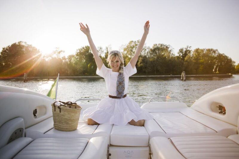Venice: Sunset Yacht Experience - Key Points