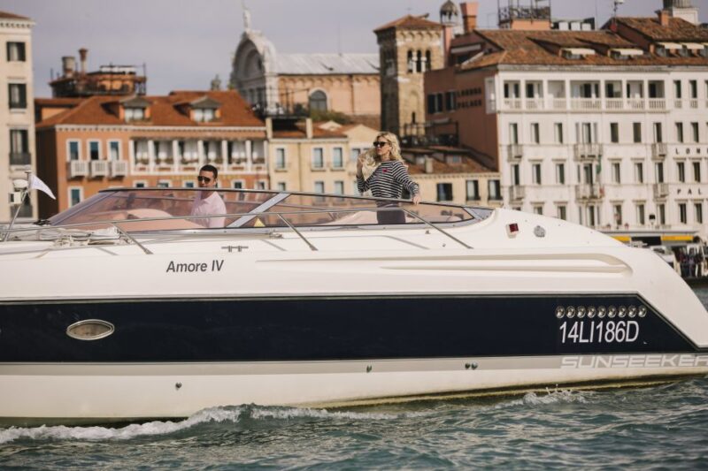 Venice: Sunset Yacht Experience - Meeting Point and Transportation