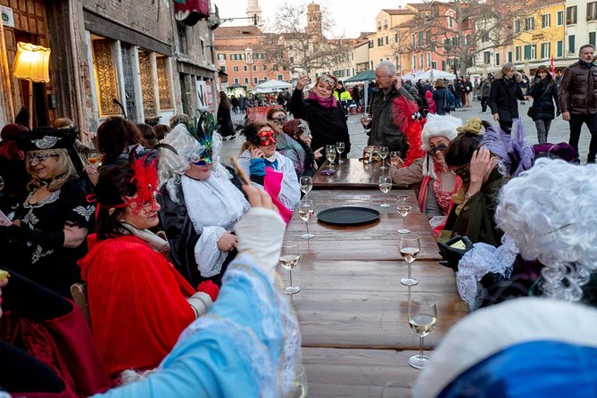 Venice: Venetian Style Carnival Pub Crawl - Costume and Attire for the Tour