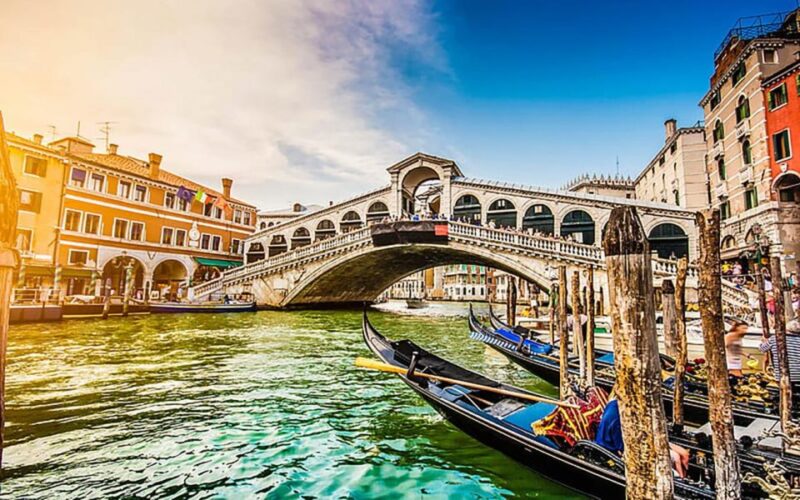 Venice Walk & Gondola Ride: Rialto to Grand Canal - Key Points