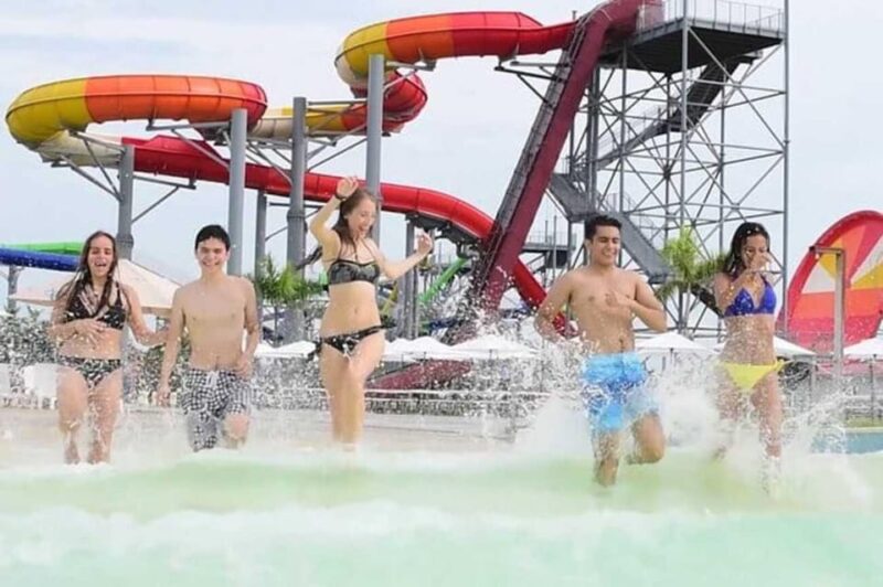 Veracruz: Entrance to the Inbursa Aquatic Park - Family-Friendly Atmosphere