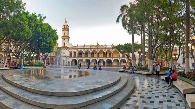 Veracruz: Panoramic Sightseeing City Tour and Aquarium - Transport and Accessibility