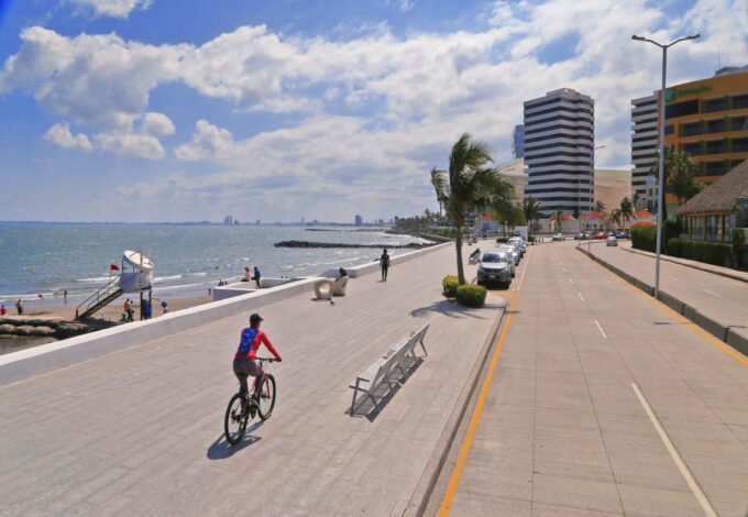 Veracruz: Sightseeing City Tour and Wax & Ripley's Museums - Photo Opportunities