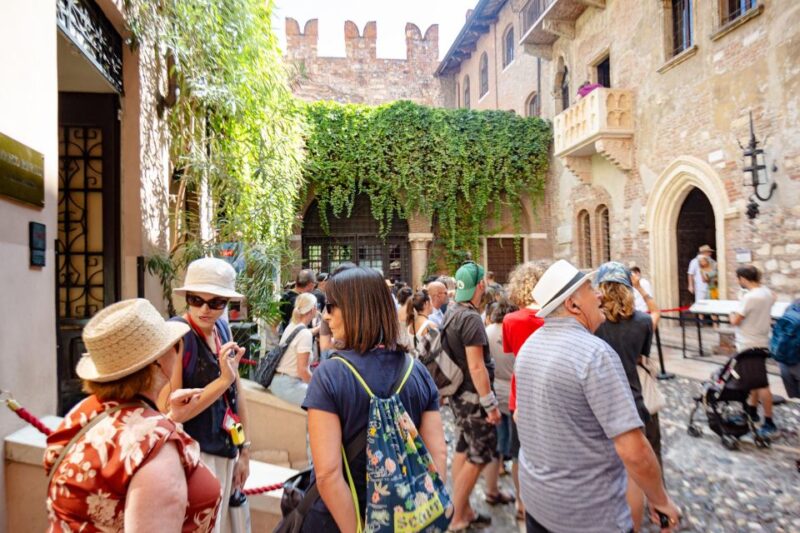 Verona: City Highlights & Street Food Walking Tour - Itinerary Highlights