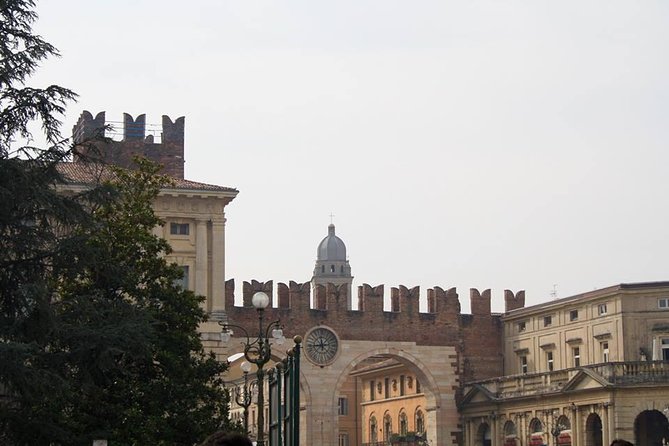 Verona City Sightseeing Walking Tour of Must-See Sites With Local Guide - Taking in Historic Neighborhoods