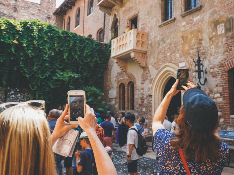 Verona: Highlights Walking Tour With Arena Priority Access - Key Points