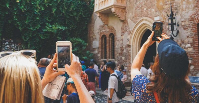 Verona: Highlights Walking Tour With Arena Priority Access - Tour Experience