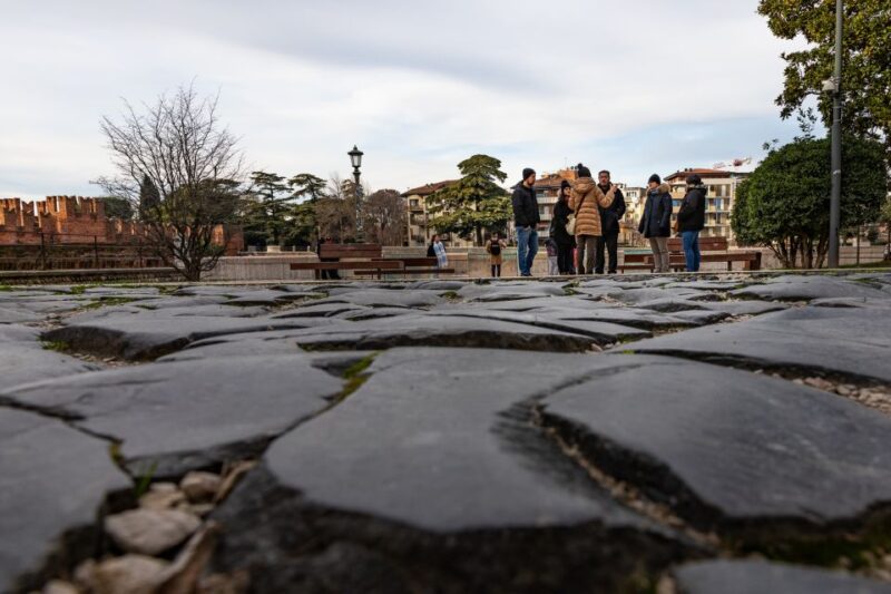 Verona: Night Walking Tour - Experience Description