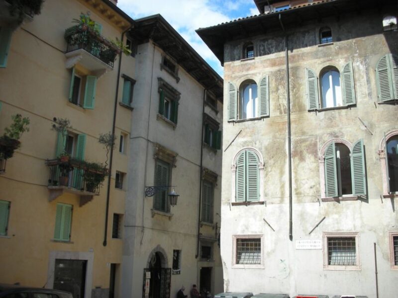 Verona: Private 2-Hour Walking Tour - Highlights and Experiences