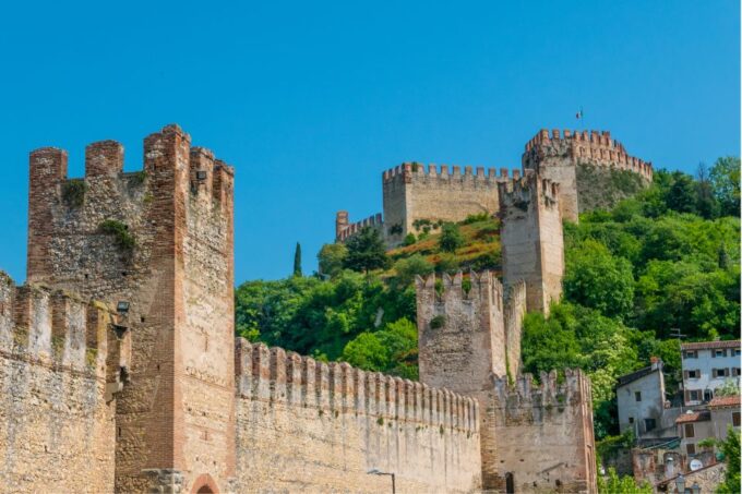 Verona: Private Tour of Soave and Amarone - Private Transfer in Minibus