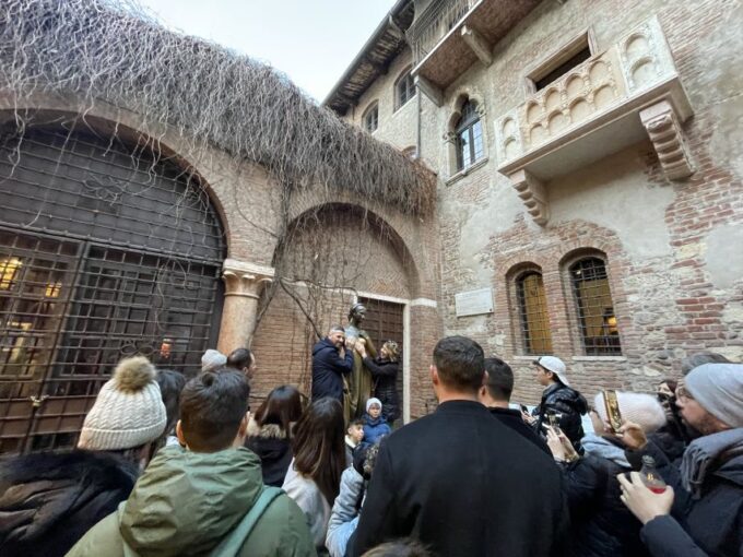 Verona: Small Group Guided Walking Tour With Arena Tickets - Guided Experience With Knowledgeable Tour Guide