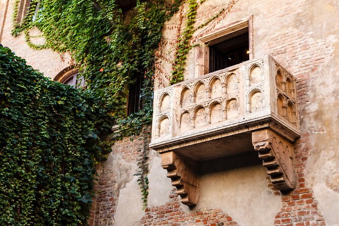 Verona:Self Guided Scavenger Hunt and Walking Tour - Exploring Verona at Your Pace