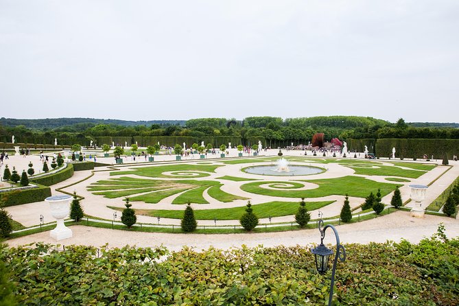 Versailles Château & Gardens Walking Tour From Paris by Train - Exploring the Palace