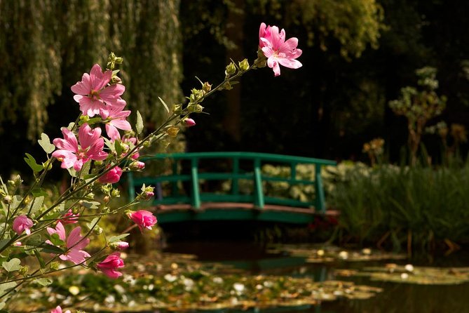 Versailles & Giverny Private Day Tour Luxury Van & Private Guide - Customer Reviews