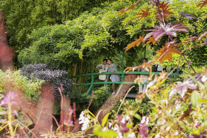 Versailles Palace and Giverny Monet House Guided Visit With Lunch From Paris - Included Features