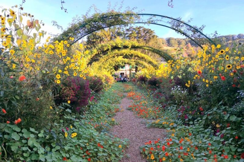 Versailles Palace and Giverny Private Guided Tour From Paris - Exclusions