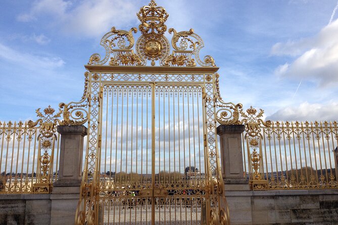 Versailles Palace & Gardens Guided Tour - Admiring the Hall of Mirrors