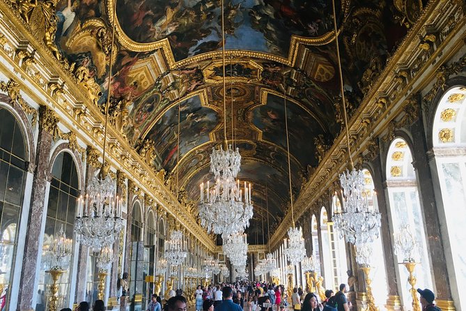 Versailles Palace & Giverny Private Guided Tour With Lunch - Priority Access - Admiring Monets Inspirational Setting