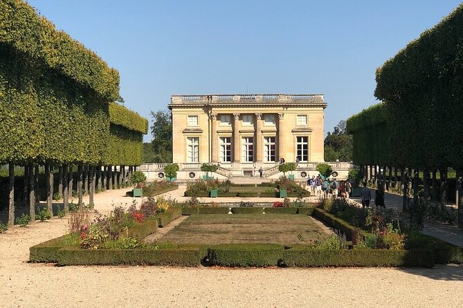 Versailles Palace Guided Tour With Gardens, Trianons & the Hamlet - Walking Accessibility