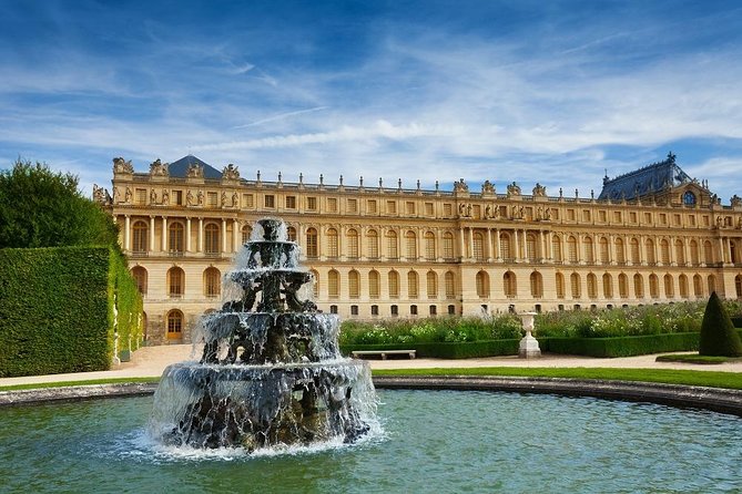 Versailles Palace Guided Tour With Gardens, Trianons & the Hamlet - Peak Day Considerations
